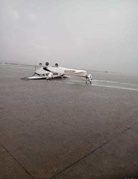 Viento arrastra casi 20 aeronaves en el Aeropuerto de Querétaro 