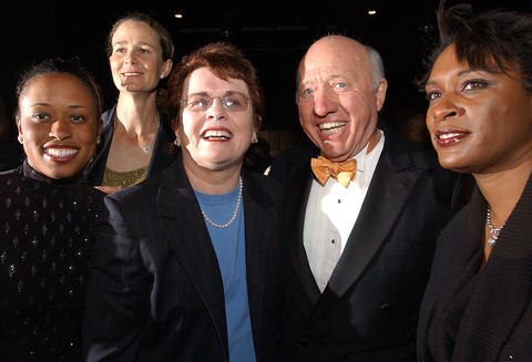 Piden a FIFA lugar para las mujeres