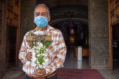 Piden que no falte el trabajo en Querétaro. Así fueron los festejos a la Santa Cruz