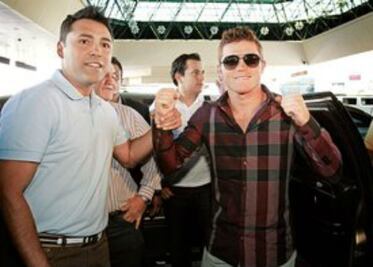 Da consejos  para el triunfo