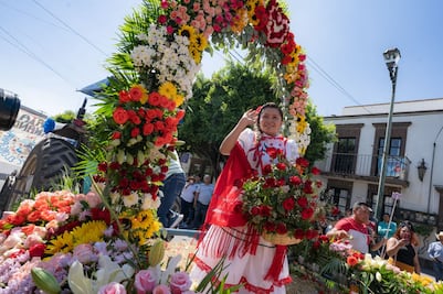 Algarabía y tradición en San Juan del Río con los carros alegóricos