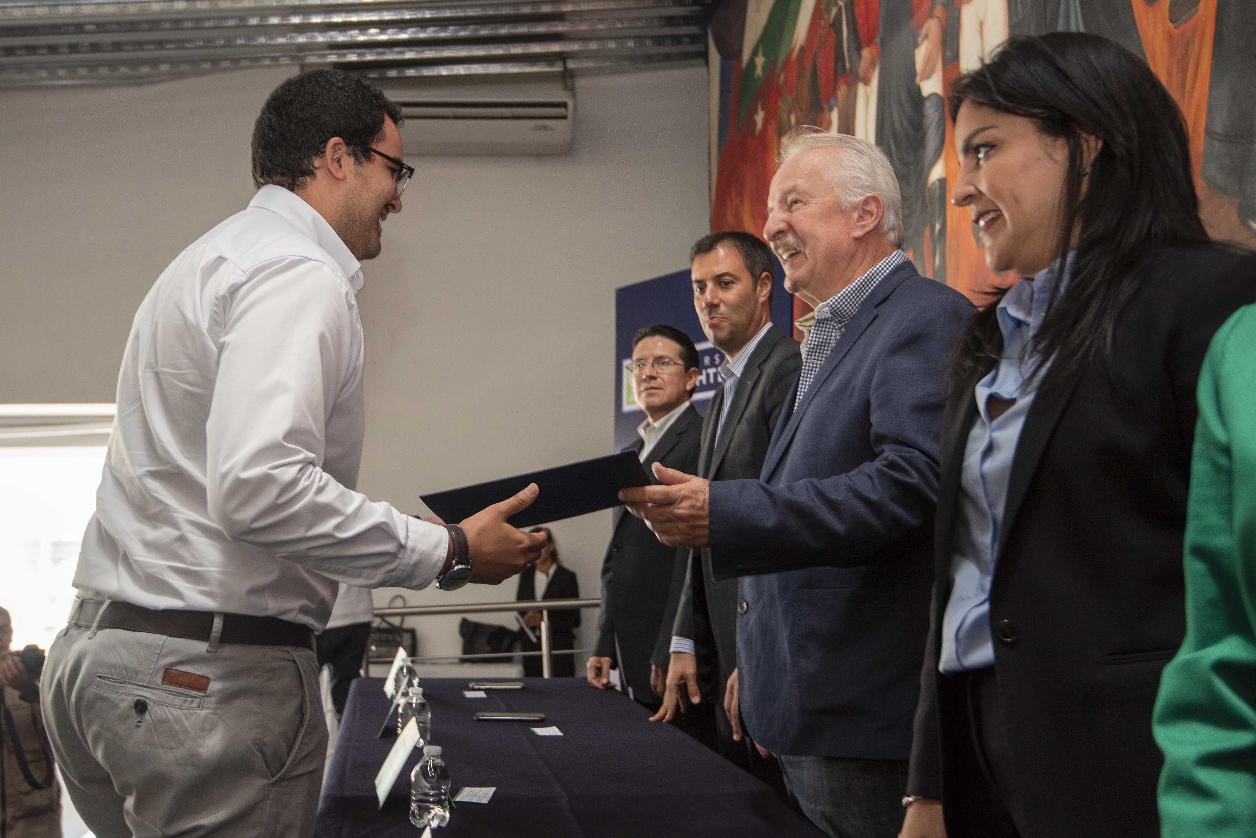 Capacitan a 233 servidores públicos en El Marqués
