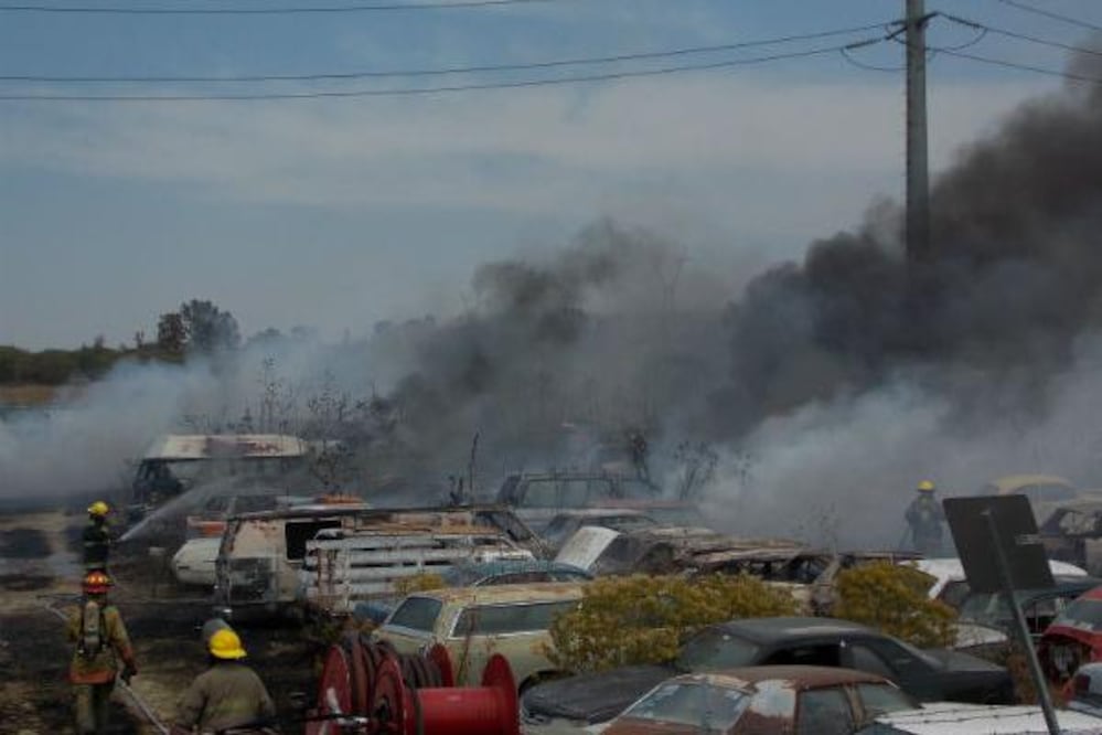 Avanza investigación de incendio en corralón