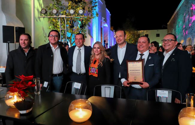 Reconocen a Juan Sosa Martínez