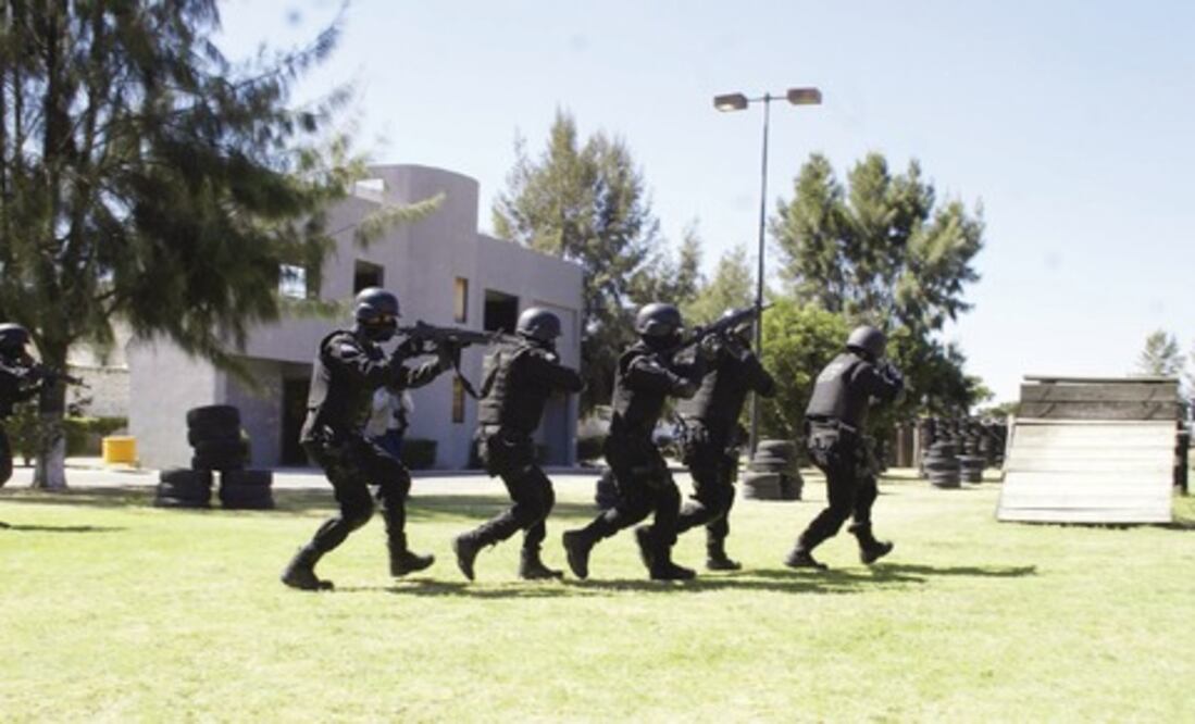 Capacitan a policías en manejo de reos