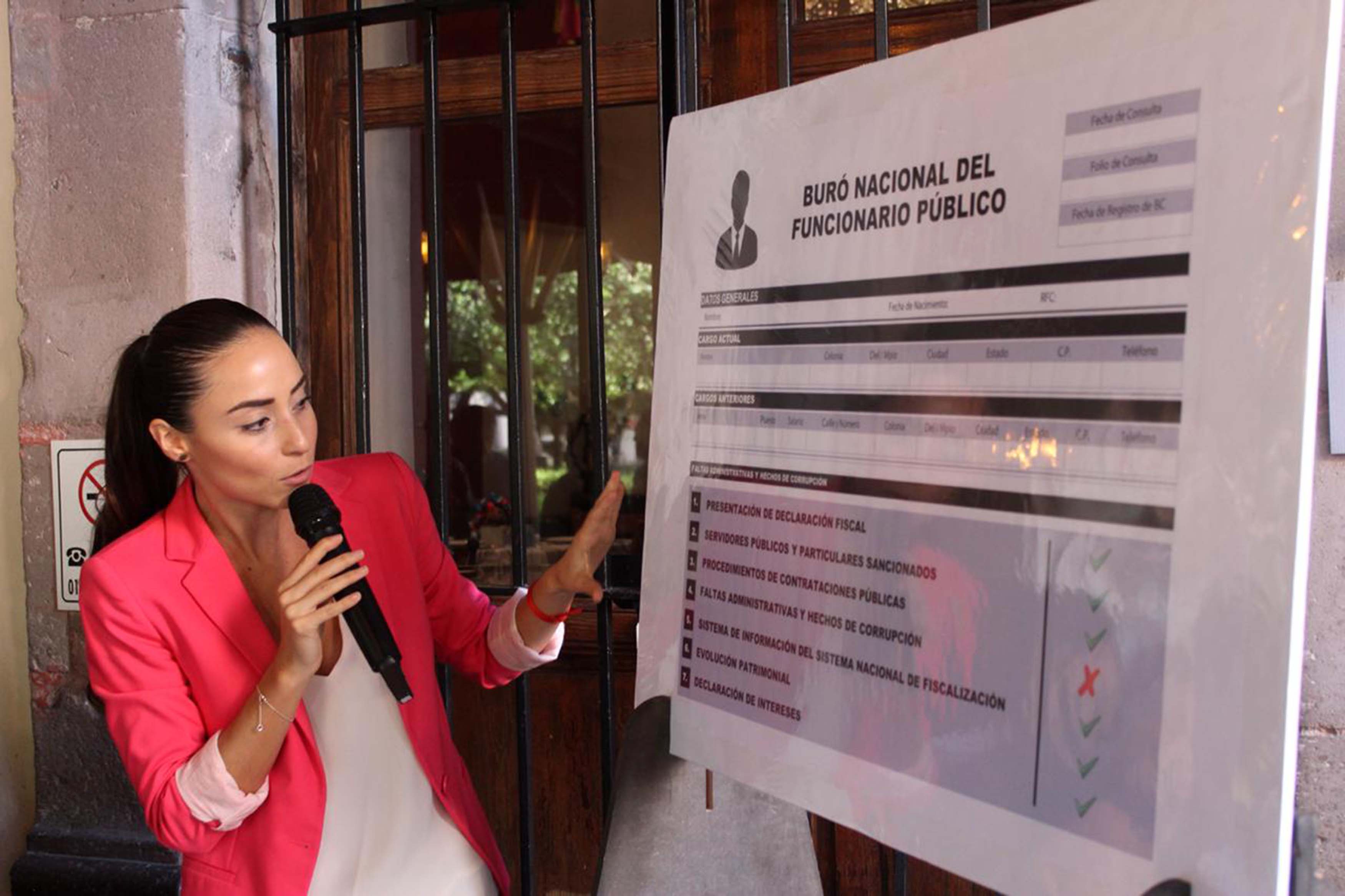 Presentan iniciativa para crear buró de funcionarios