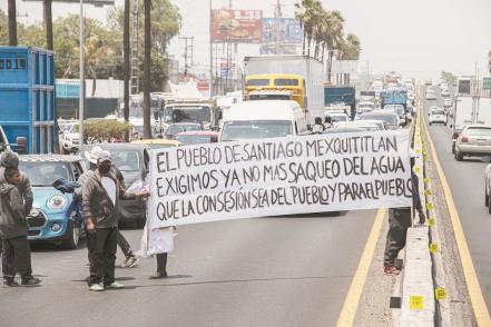 Cierran Avenida 5 de febrero para exigir agua