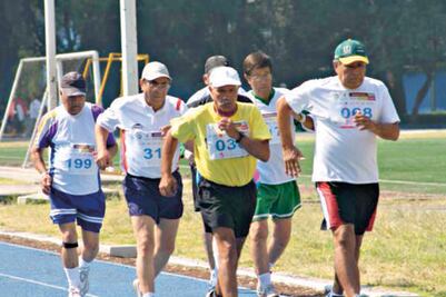 Buscan mejor atención a personas de tercera edad