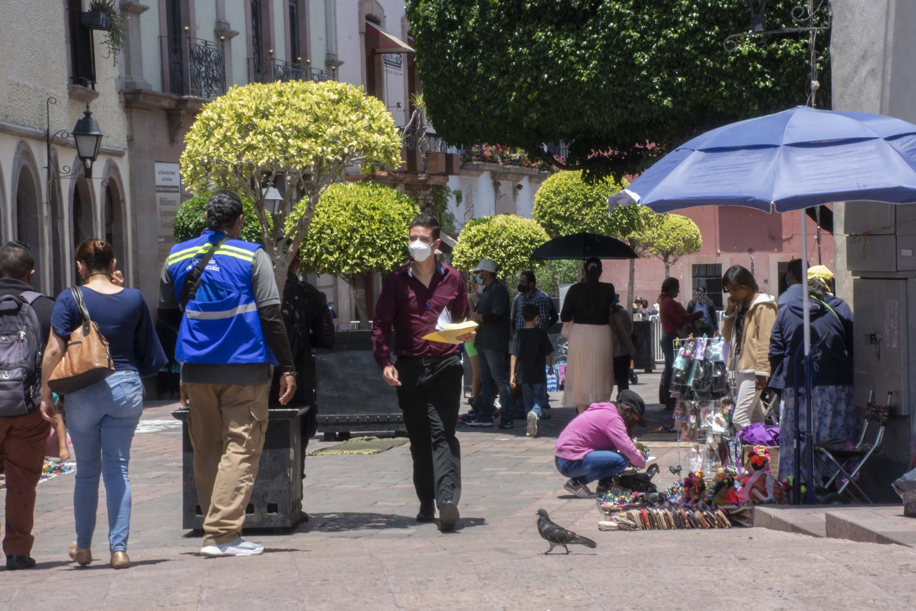 Intentan “madrugar” a los artesanos ambulantes