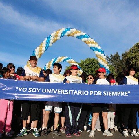 Más de mil compiten en carrera de la UAQ