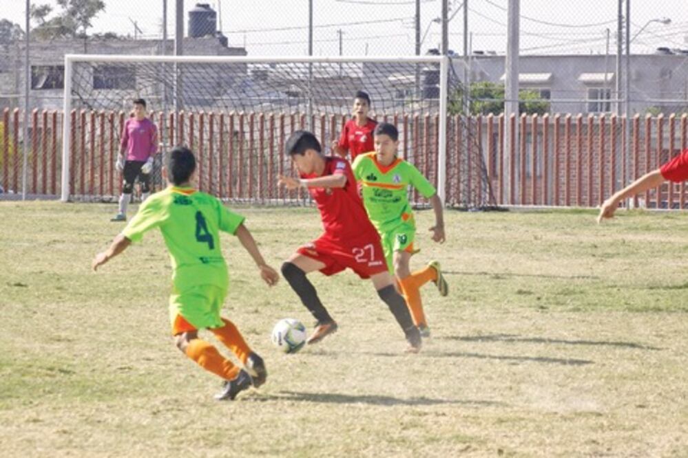 Corregidores gana pero sufre