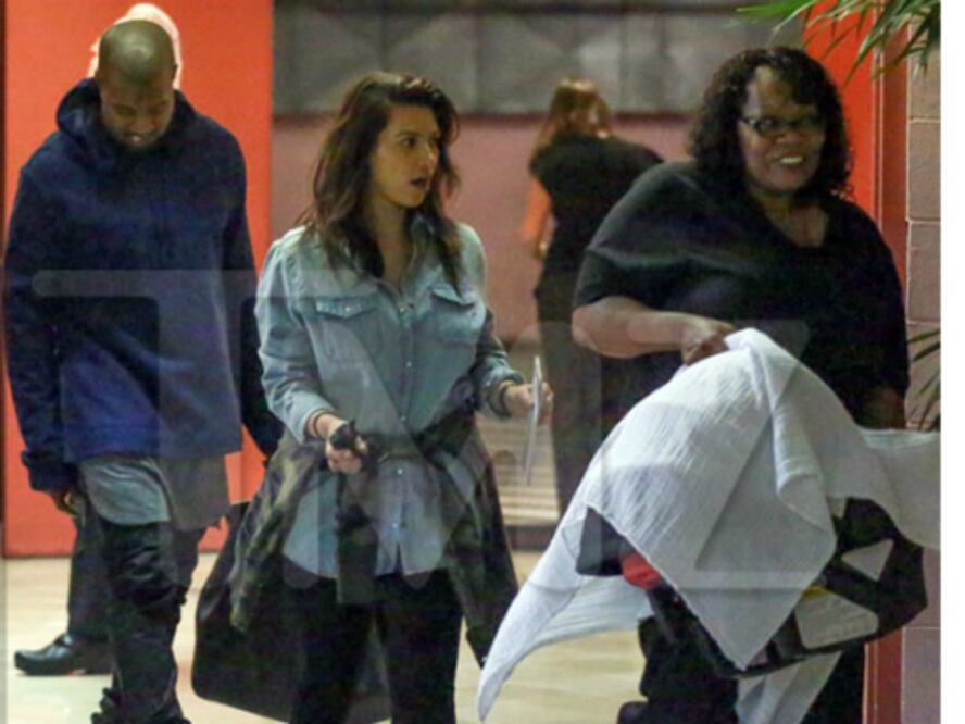 Captan a Kardashian junto a su hija