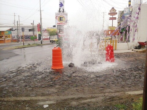 Fuga genera gran desperdicio de agua