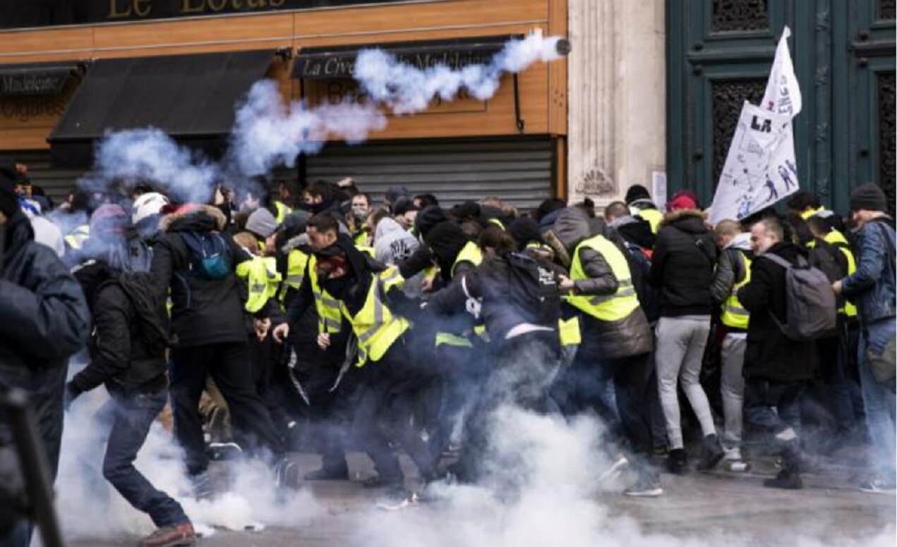 Van 10 muertos tras protestas de "chalecos amarillos"
