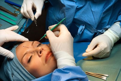 Aprueban reformas para cirugías estéticas