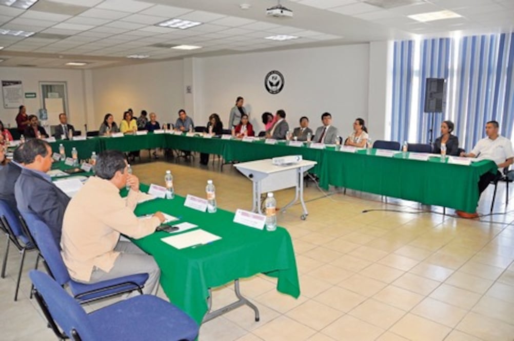 Establecen convenios a favor de la mujer