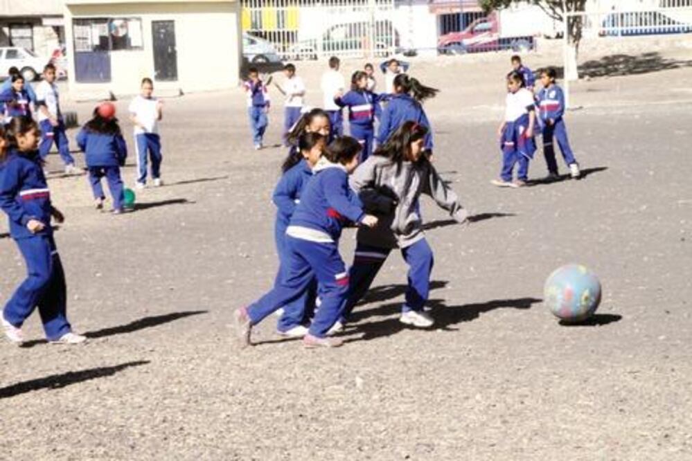 Detienen a maestro acusado por presunto abuso