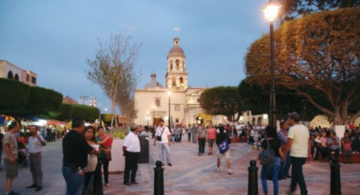 Rehabilitan plazas para queretanos