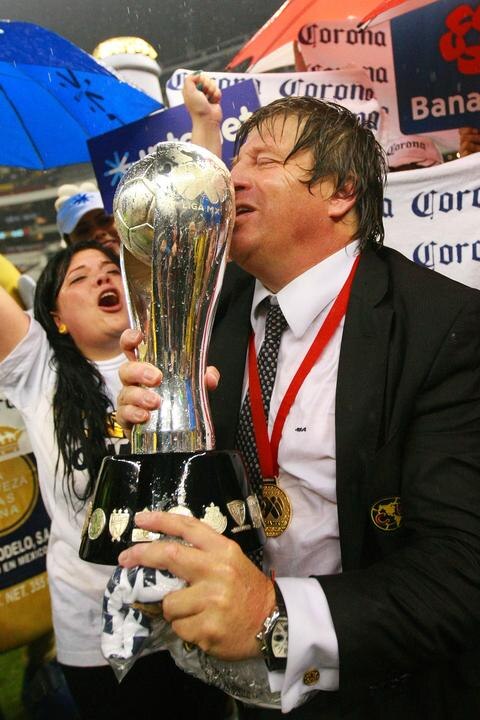 Técnicos foráneos dominan a locales