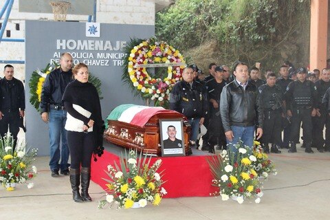 Dan último adiós a oficial en Landa