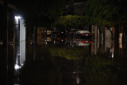 Se inunda Tejeda; lluvia genera caos en Corregidora 