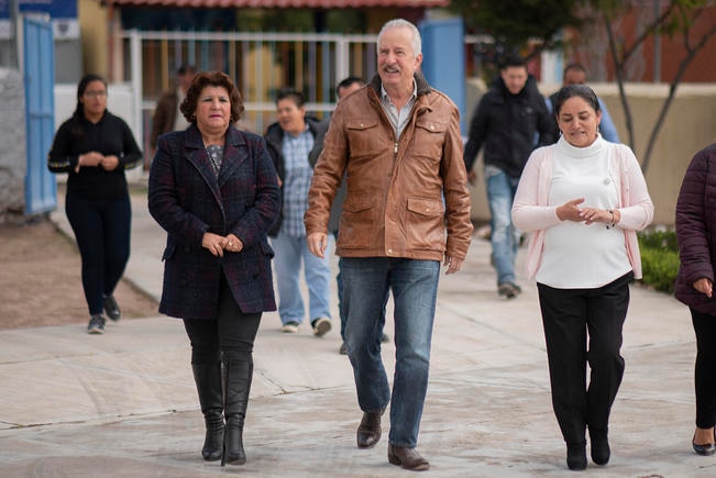Enrique Vega supervisa obras en presa