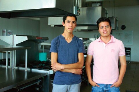 Universitarios promueven una guía gastronómica de mercados