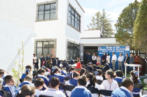 Entregan biblioteca remodelada