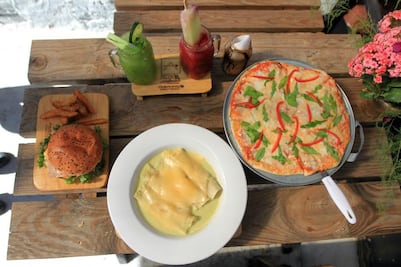 Un espacio con muchos ambientes