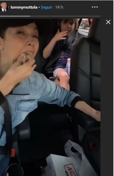 De un bocado, Thalía se come una dona y lanza reto