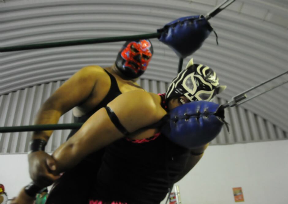 Fiesta de lucha libre en el Tintero