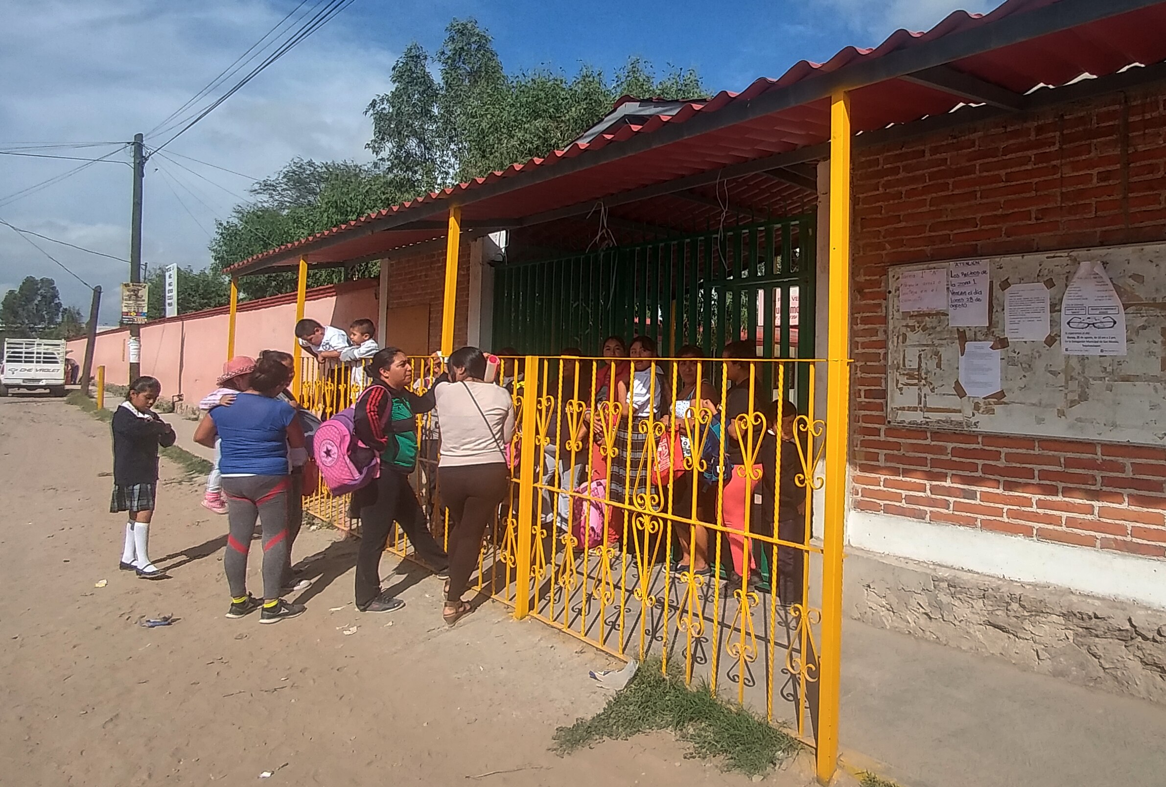Siguen protestas en escuelas de Tequis