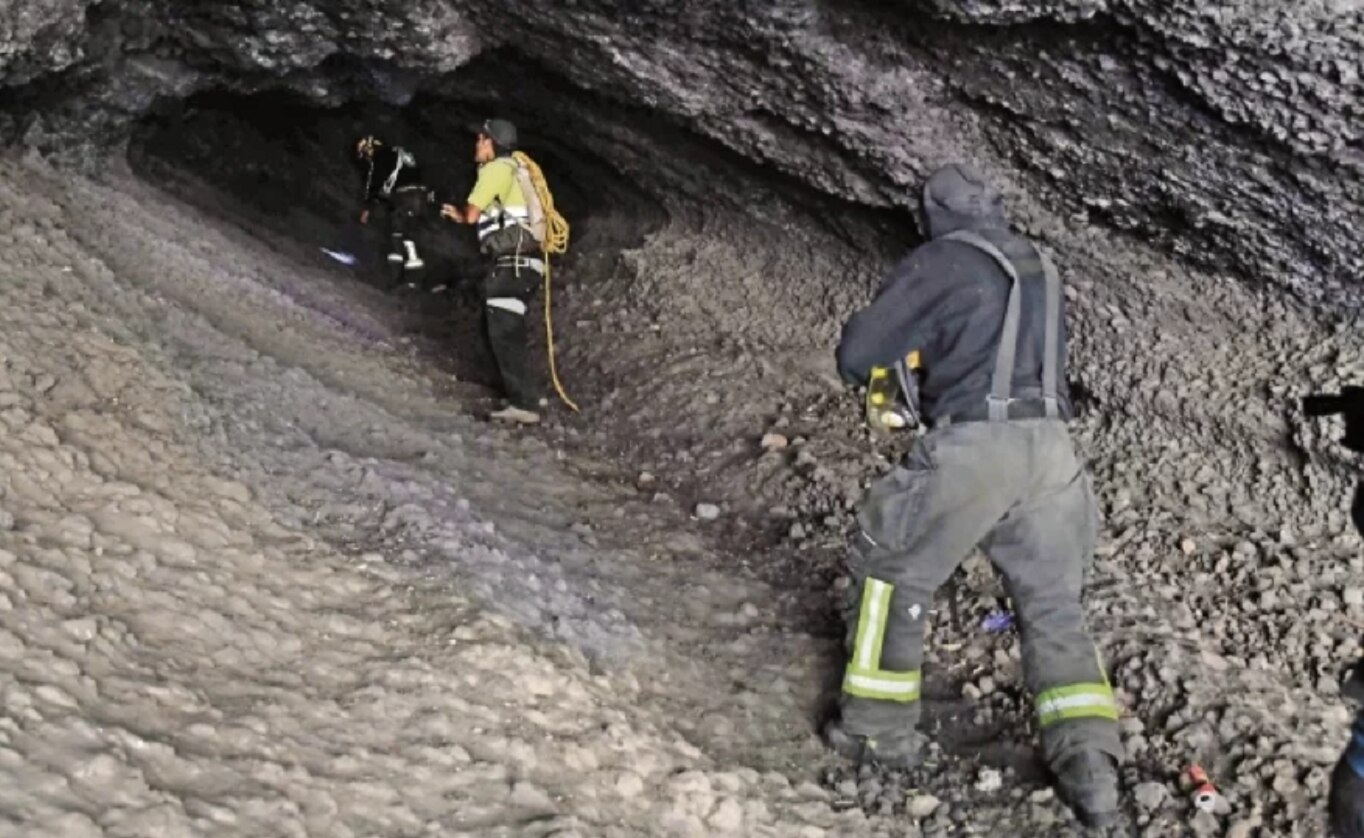 Buscan restos en fosa del Cerro de la Estrella