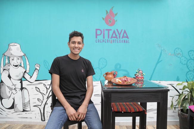 Christopher Silva, un joven estudiante de gastronomía en conjunto con sus padres y otros integrantes deciden abrir las puertas de un lugar que remonte a los comensales a la verdadera cultura mexicana (FOTOS: GONZALO IBÁÑEZ. EL UNIVERSAL)