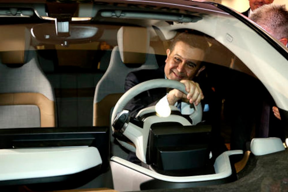 Gobierno prevé estabilización de la moneda