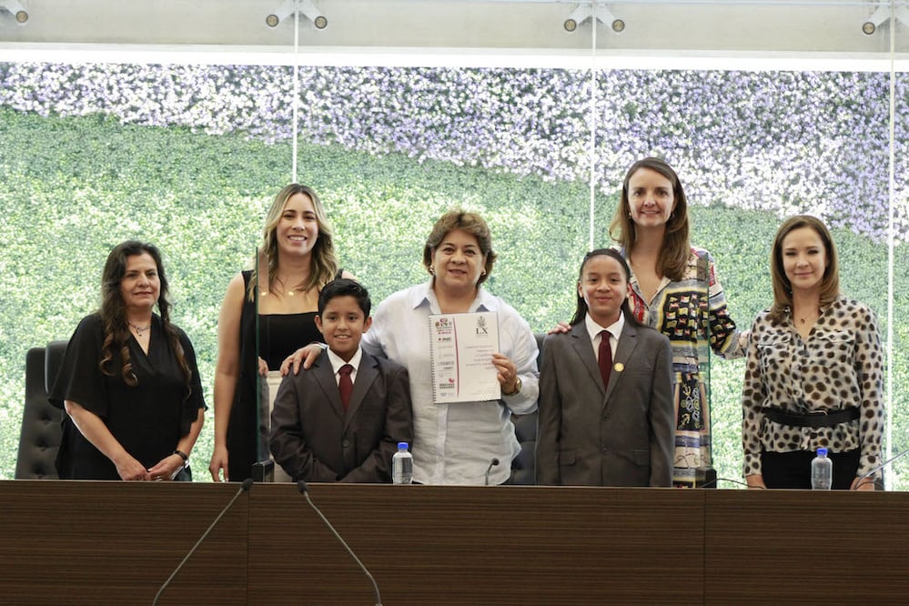 Niños entregan a Mesa Directiva sus propuestas políticas