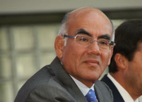 Aprueban reglamento sin colores