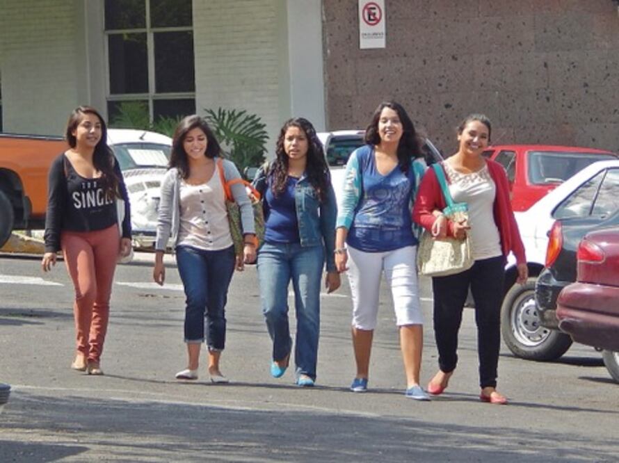 Rompen en la UAQ estereotipo de mujeres