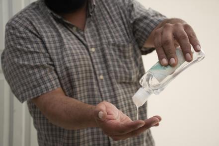 Covid-19 puede vivir en el cartón; a sanitizar compras en línea 