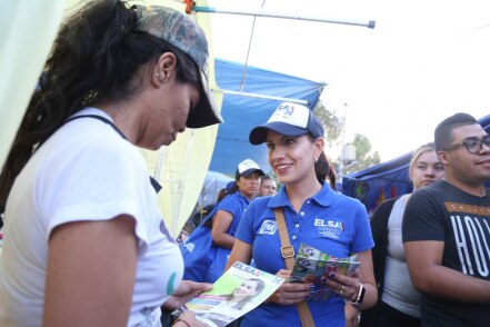 Elsa Méndez recorre VI distrito de Corregidora