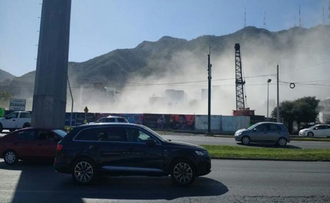 Derrumban tres casas por construcción de estacionamiento en Monterrey