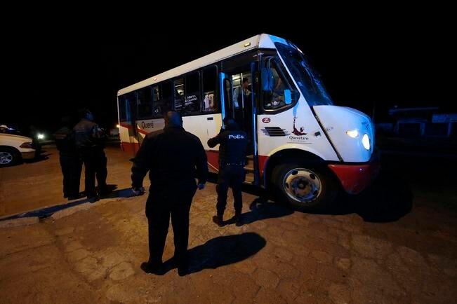 Adicionalmente, durante el operativo se aseguró a un menor de edad, a bordo de un autobús de transporte público, quien portaba un cuchillo (ARCHIVO. EL UNIVERSAL)