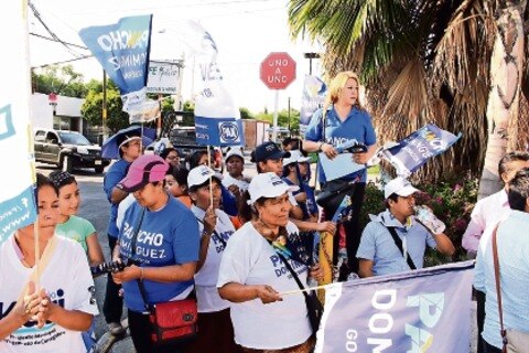 Realiza el abanderado panista recorrido por El Pueblito