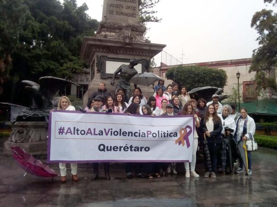Las asistentes leyeron un comunicado donde señalaron que #AltoALaViolenciaPolítica es un movimiento plural que suma voces. Foto: Domingo Valdéz
