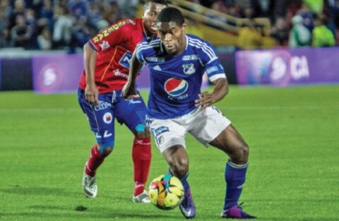 Guastavino y Vera causan baja de Gallos