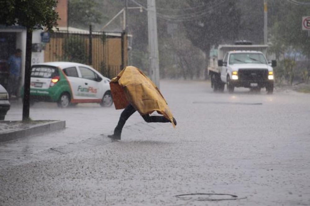 La Coordinación Estatal de Protección Civil informó que las lluvias se prolongaron más de tres horas y provocaron afectación en la circulación. / Foto: Demian Chávez