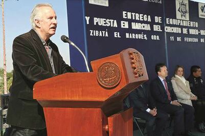 Entregan equipo a policías