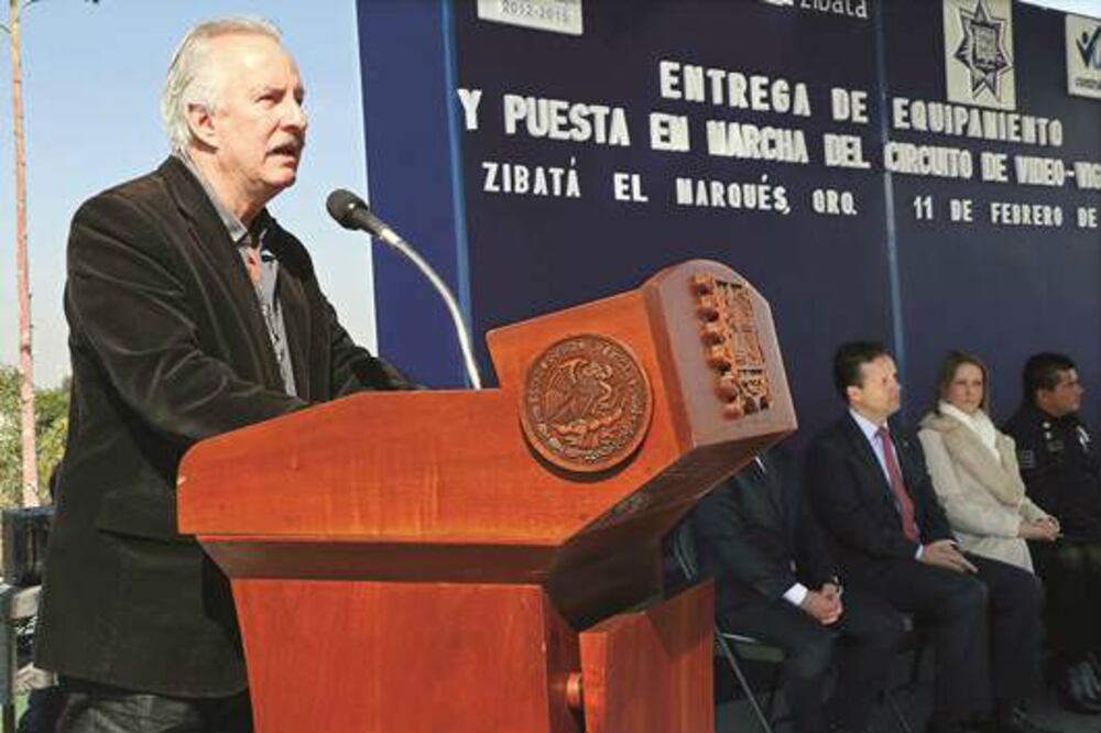 Entregan equipo a policías