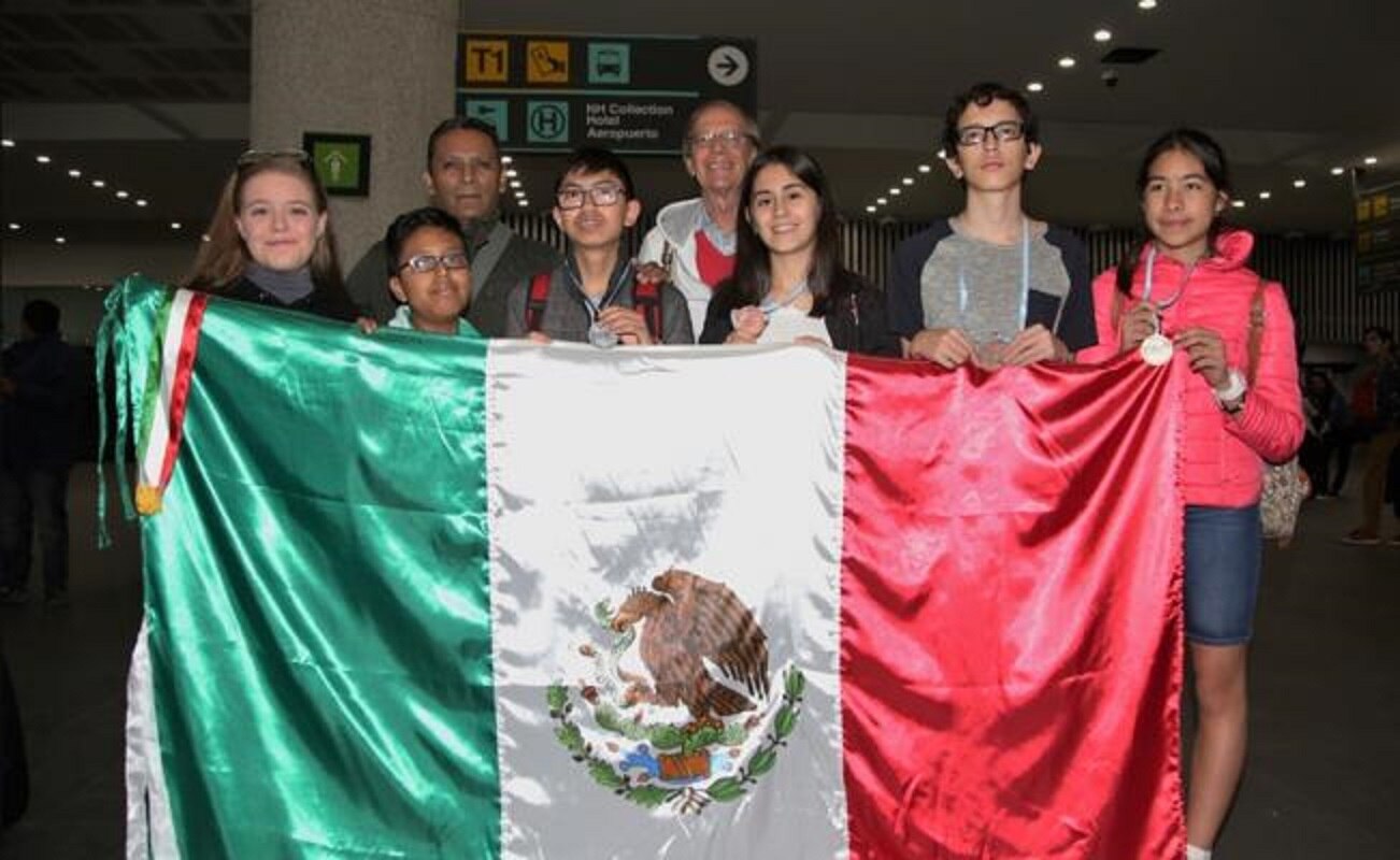 Estudiantes mexicanos ganan oro en Olimpiada de Matemáticas