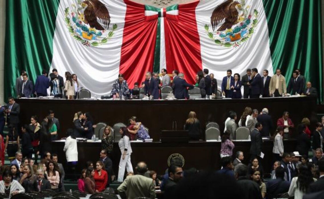 Crearán comisión de la Verdad por caso Ayotzinapa